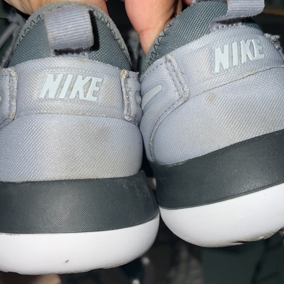 Nike sneakers woman’s size 10 light normal wear gray please good used condition. - Picture 7 of 7